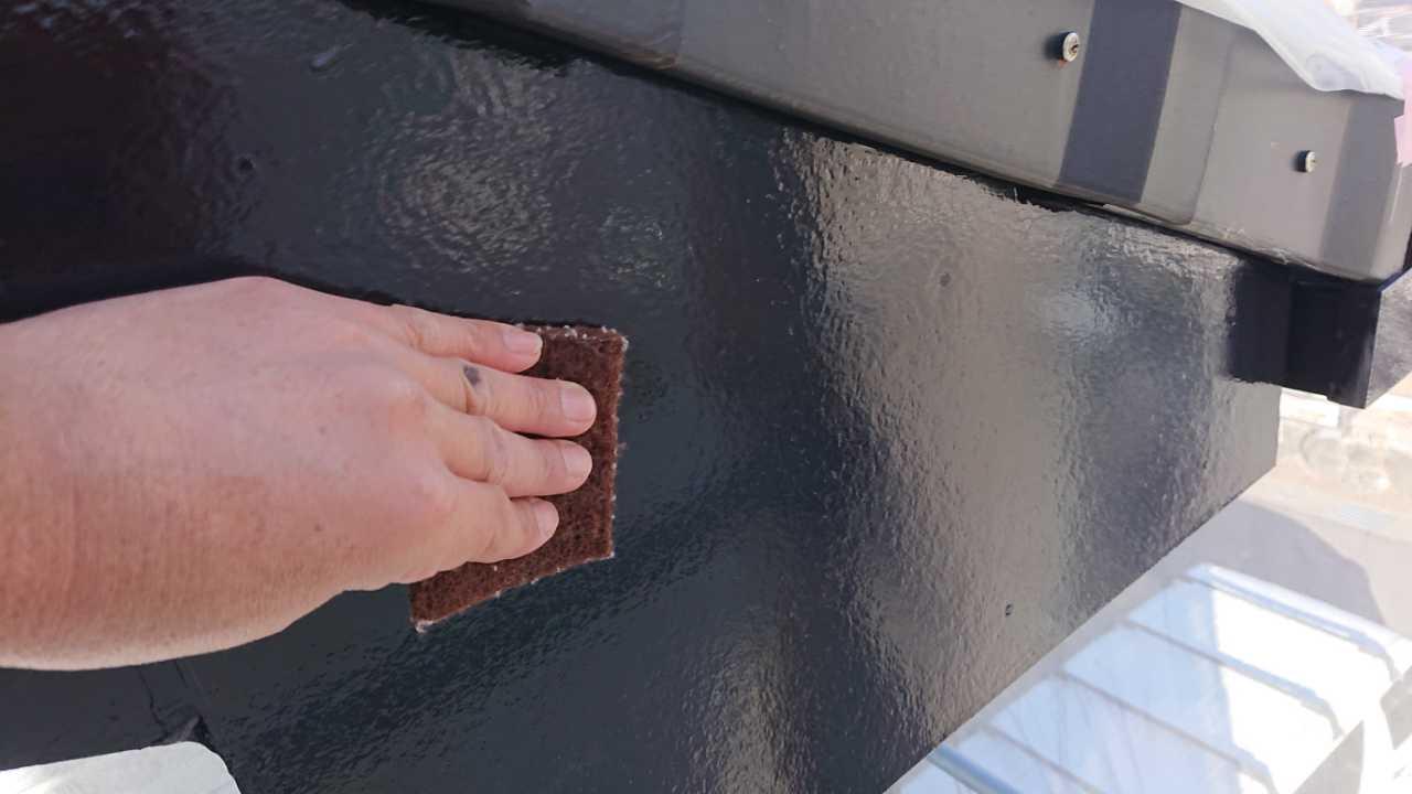 【破風・鼻隠し塗装】ケレン作業