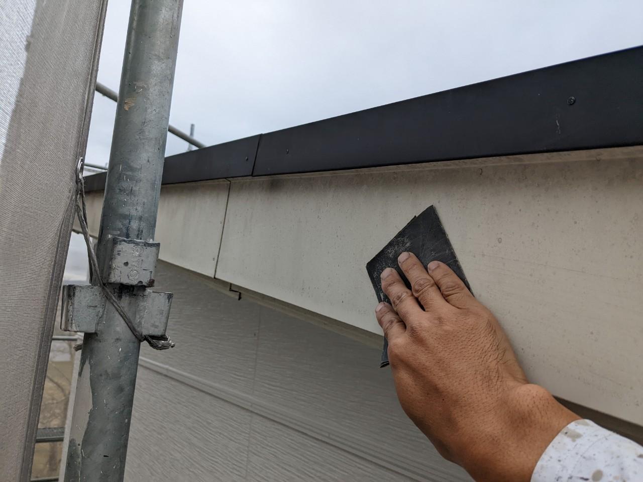 【破風・鼻隠し塗装】ケレン作業