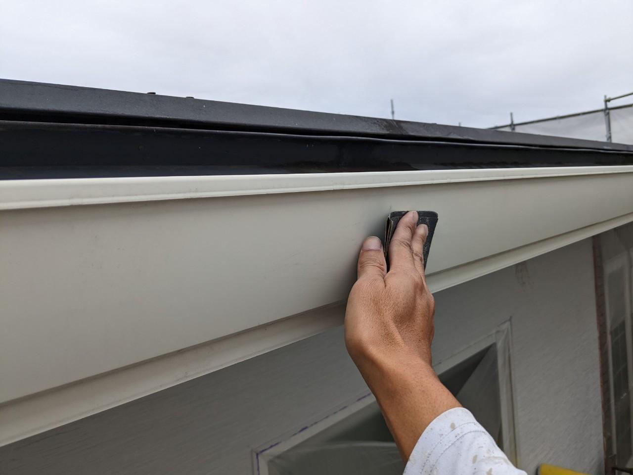 【雨樋塗装】ケレン作業