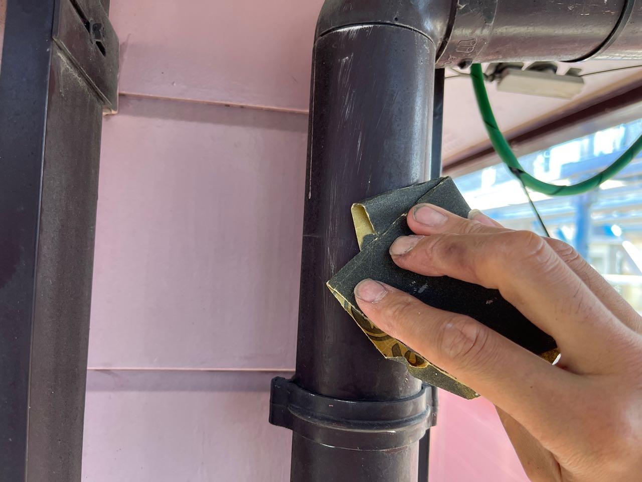 【雨樋塗装】ケレン作業