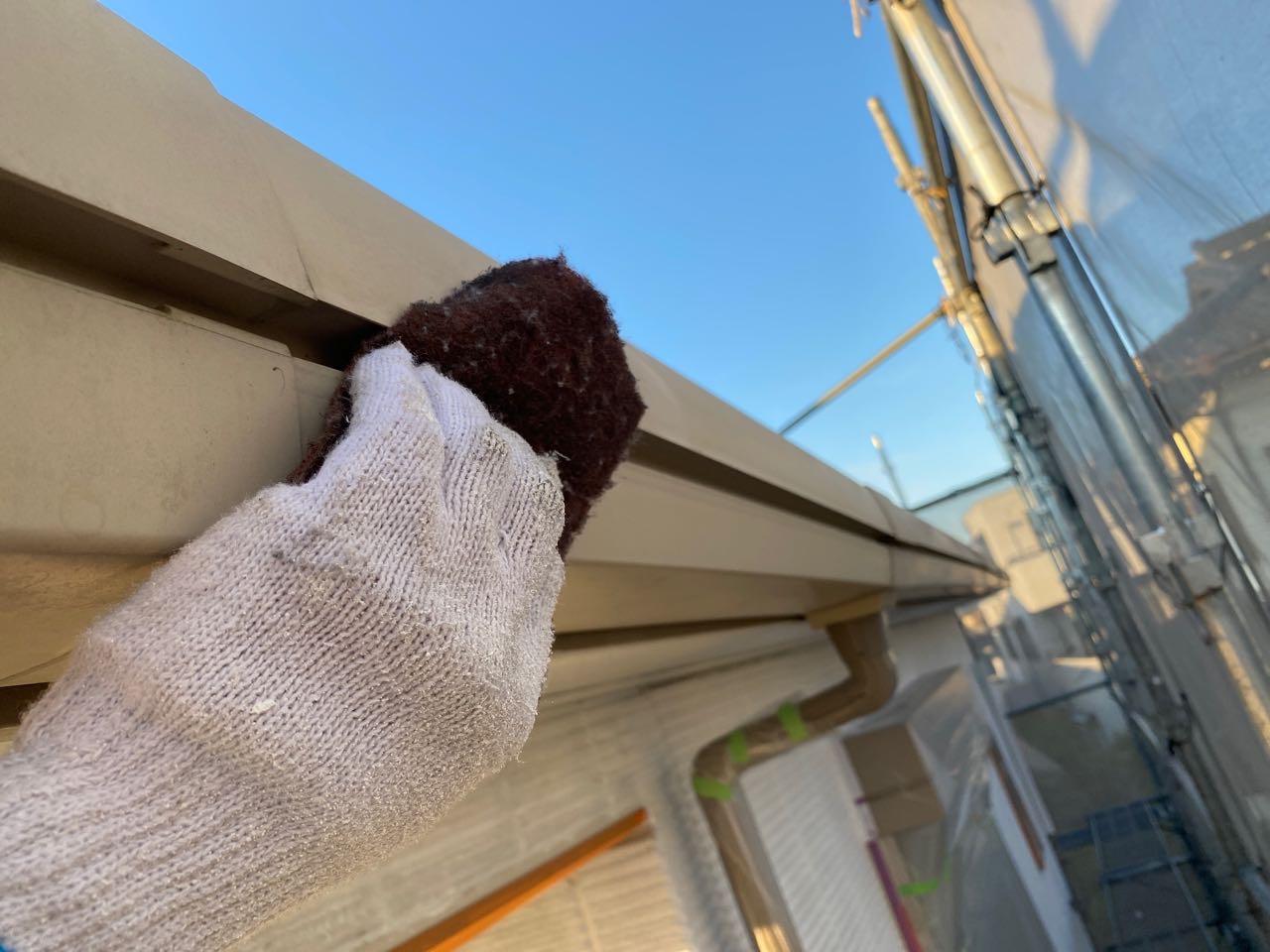 【雨樋塗装】ケレン作業