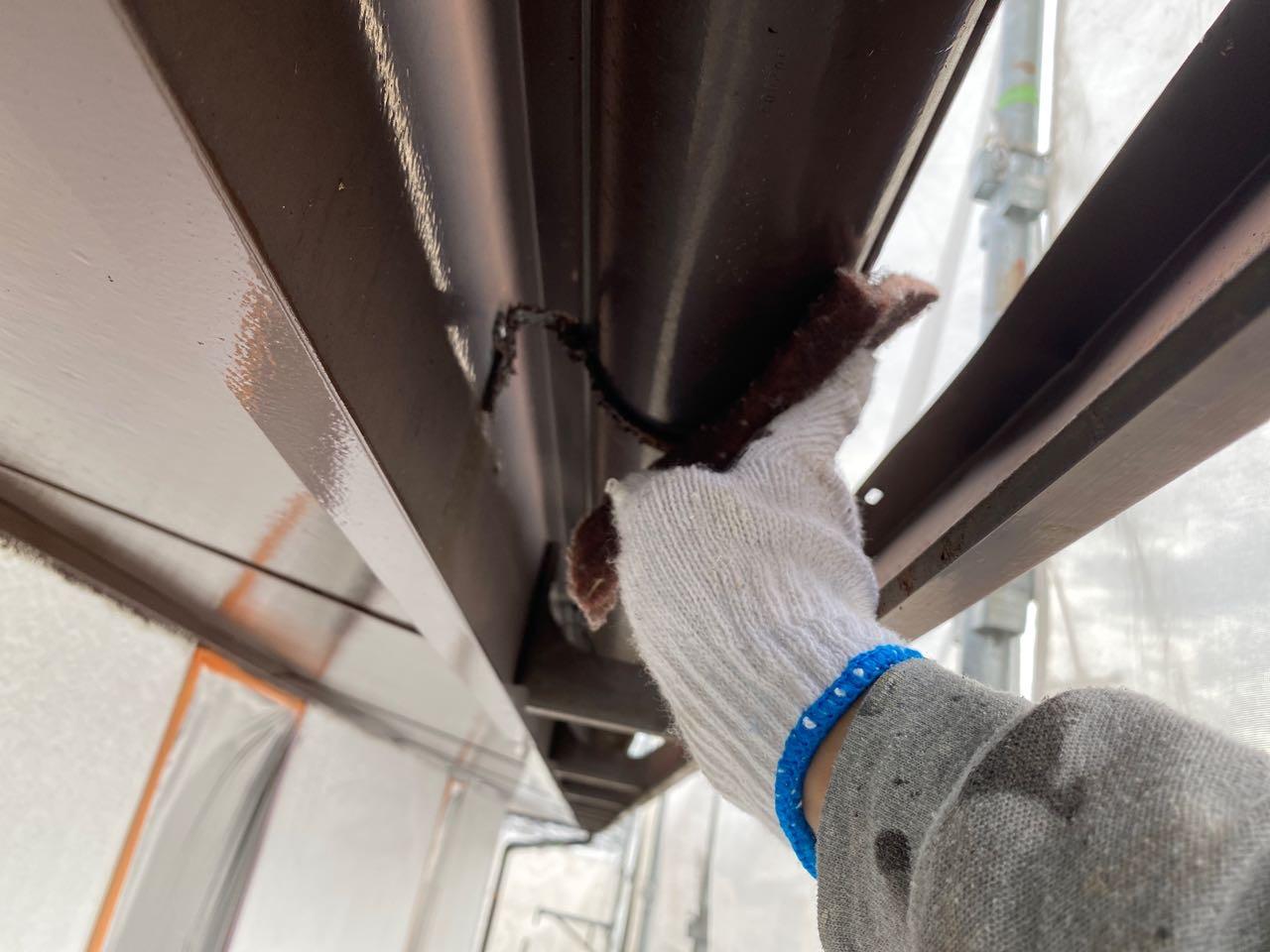 【雨樋塗装】ケレン作業