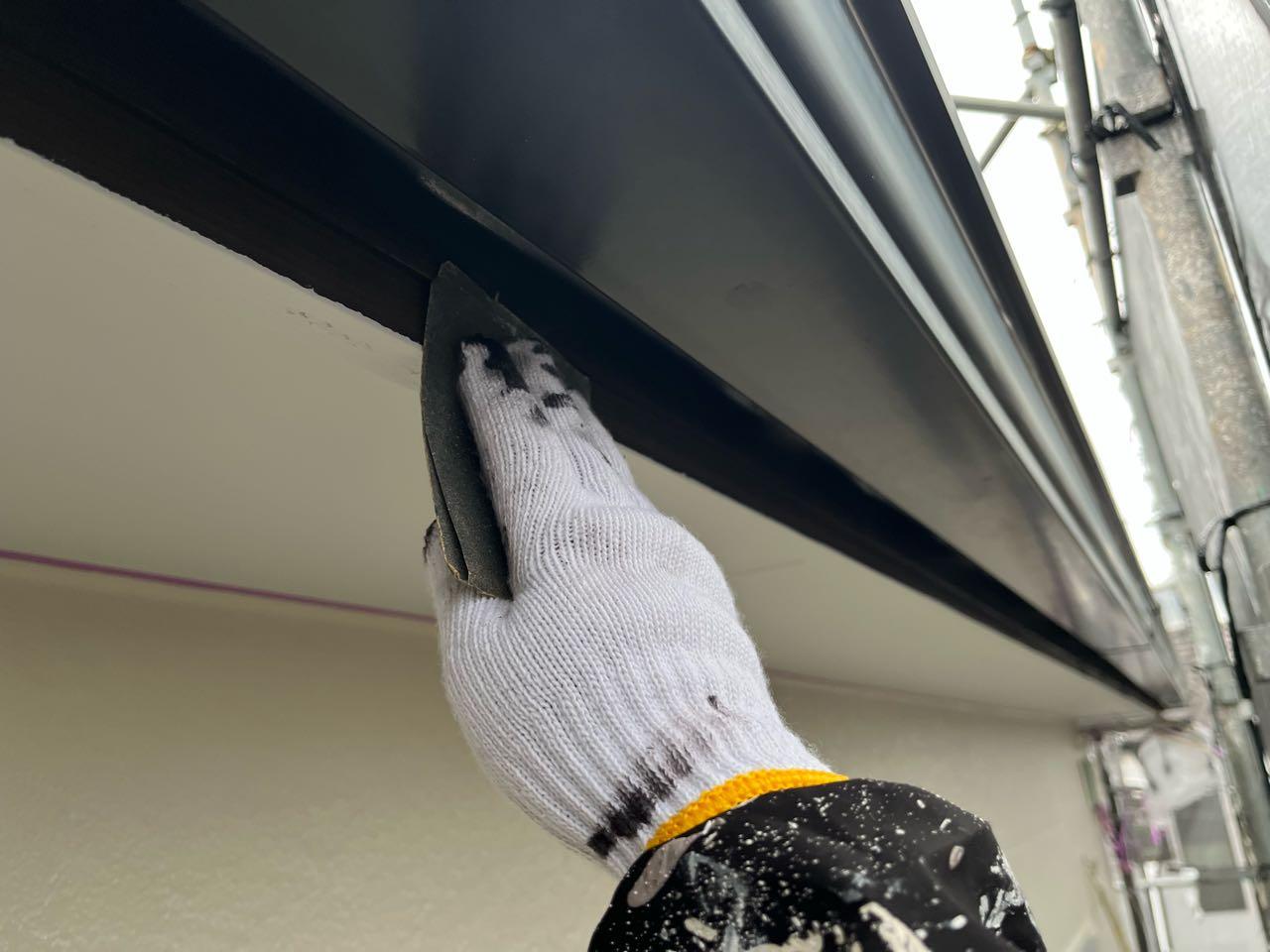 【破風・鼻隠し塗装】ケレン作業