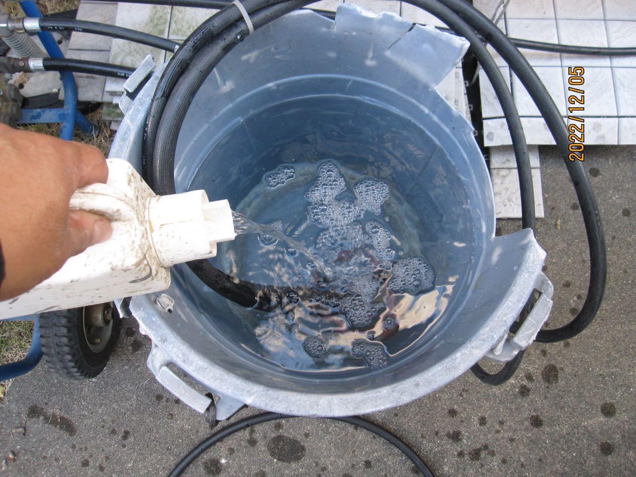 【バイオ洗剤準備】原液混入