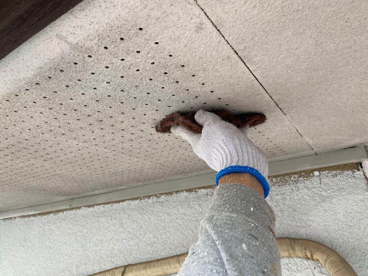 【軒天塗装】ケレン作業