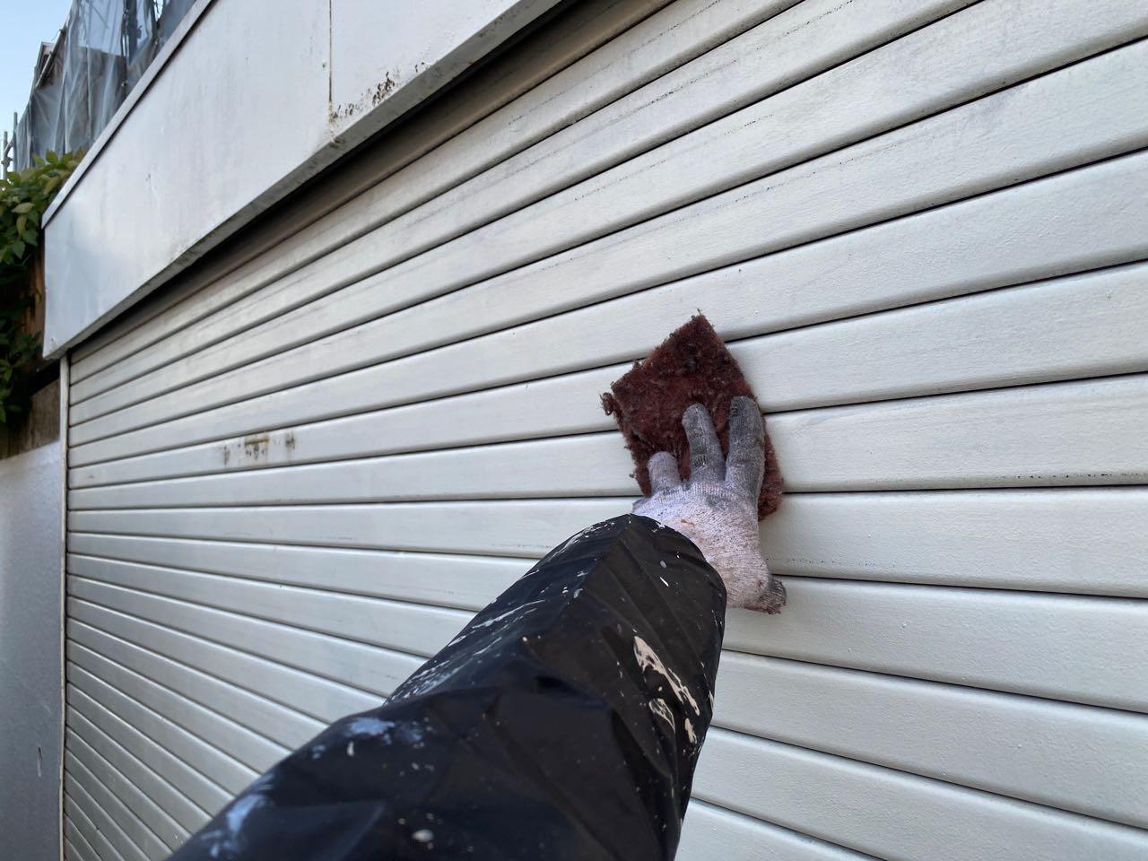 【シャッターボックス塗装】ケレン作業