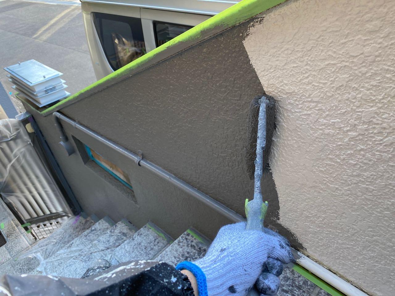 【擁壁塗装】仕上げ塗装1回目