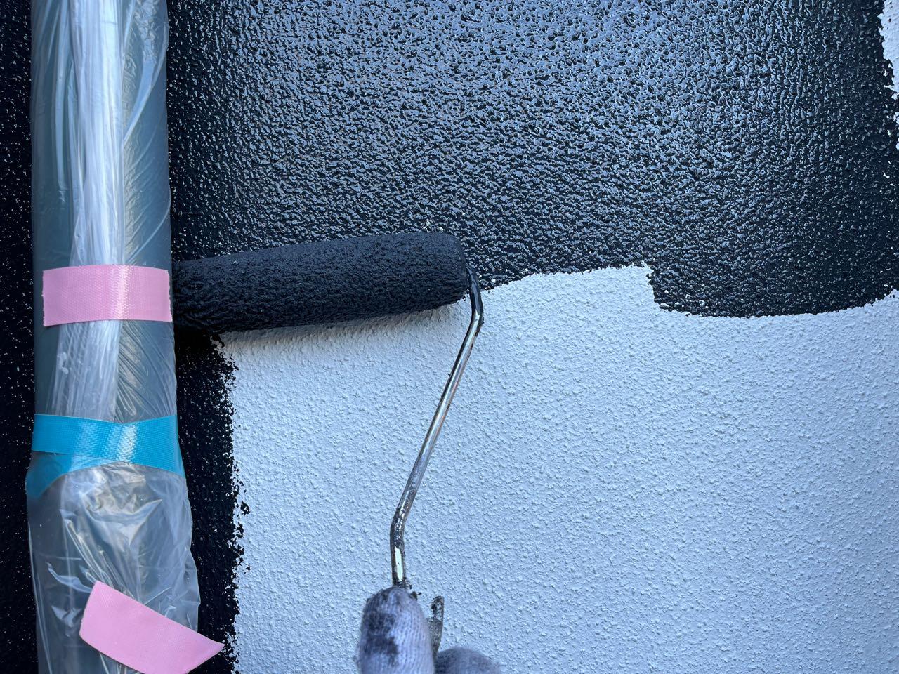 【擁壁塗装】仕上げ塗装1回目