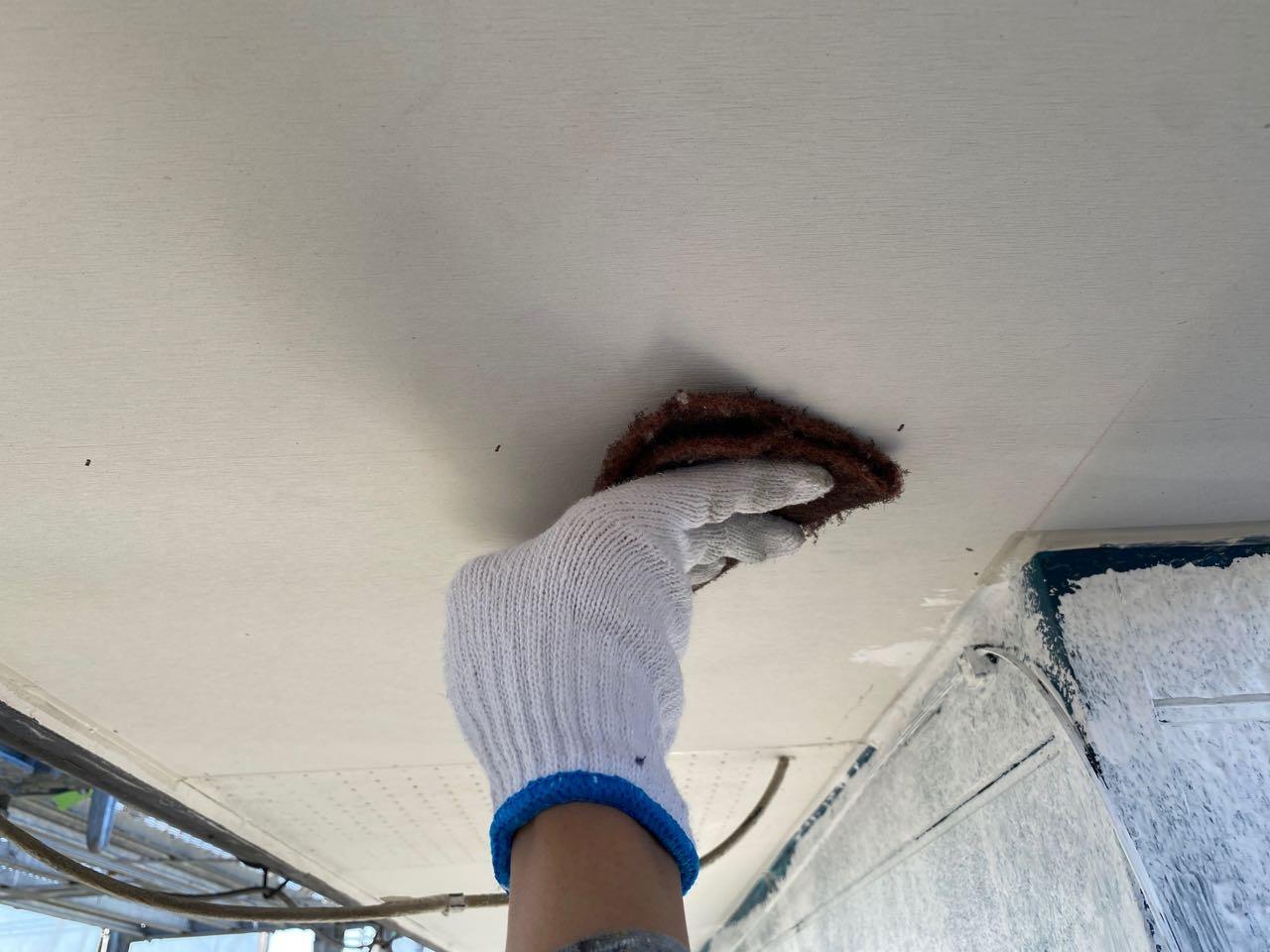 【軒天塗装】ケレン作業