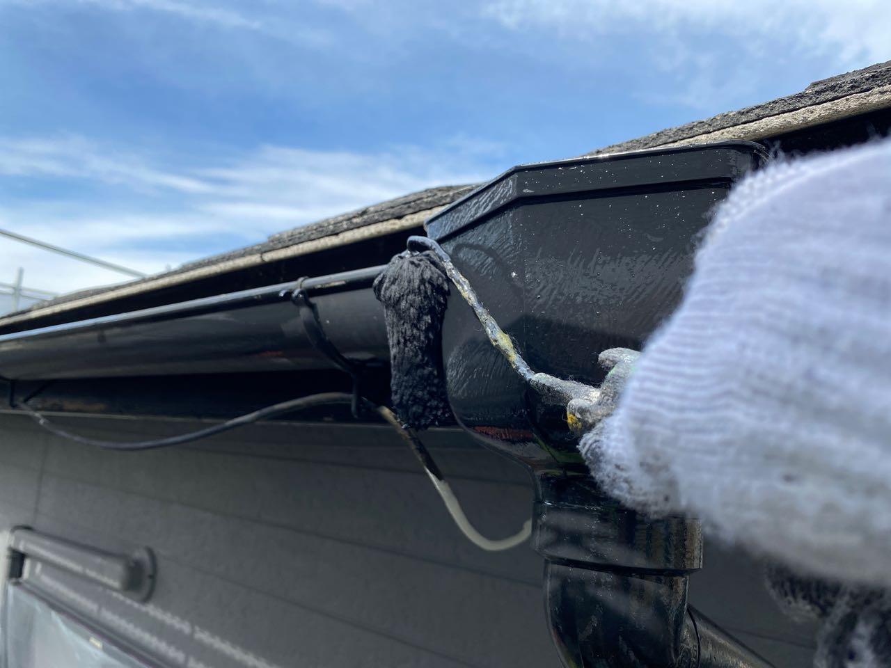 【雨樋塗装】下塗り