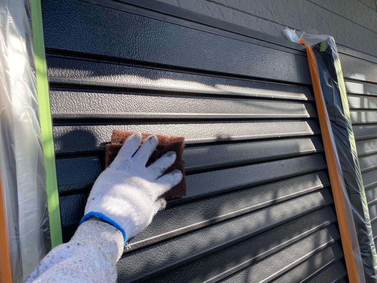 【雨戸塗装】ケレン作業