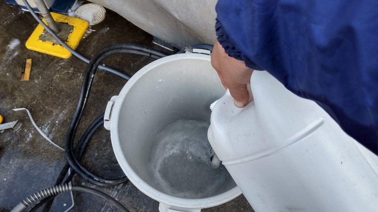 【バイオ洗剤準備】原液混入