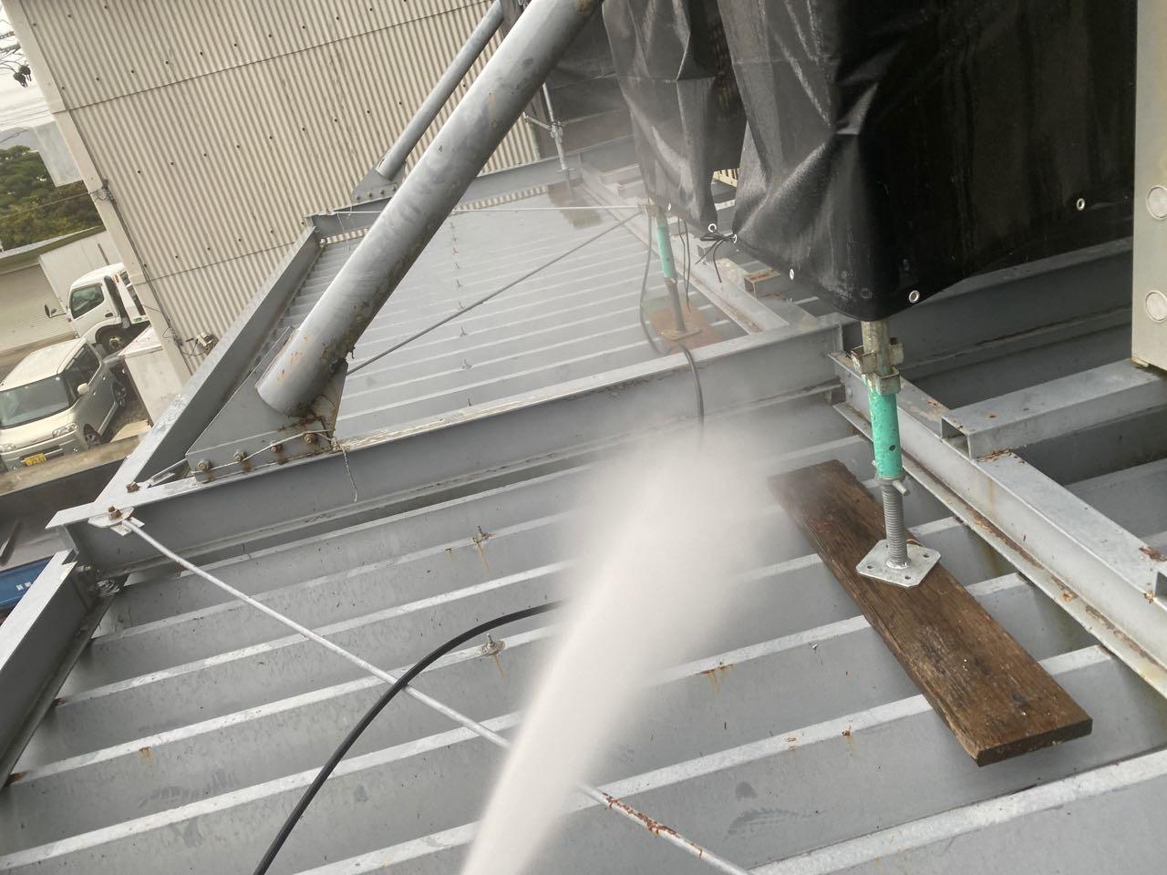 【屋根洗浄】バイオ洗剤塗布