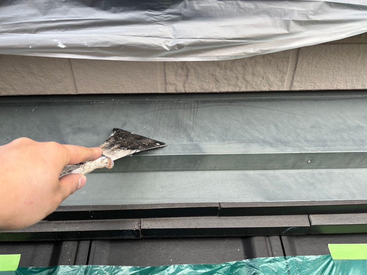 【屋根棟板金塗装】ケレン作業