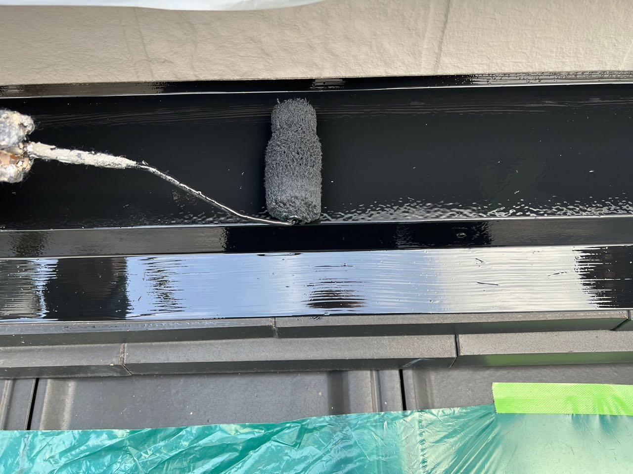 【屋根棟板金塗装】仕上げ塗装1回目