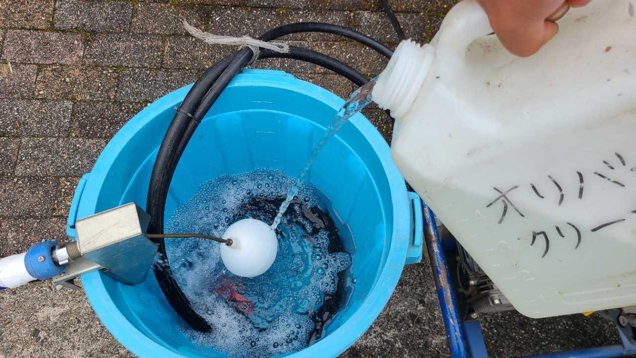【バイオ洗剤準備】原液混入