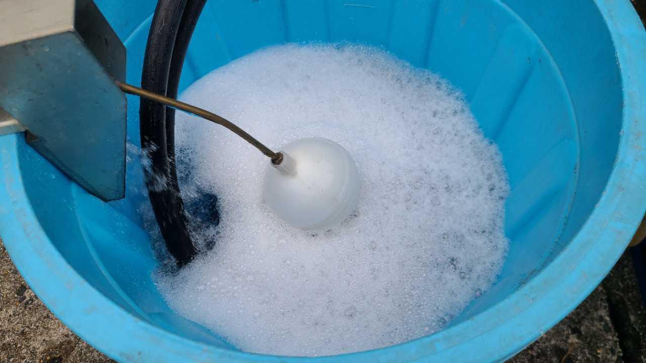 【バイオ洗剤準備】洗浄液攪拌