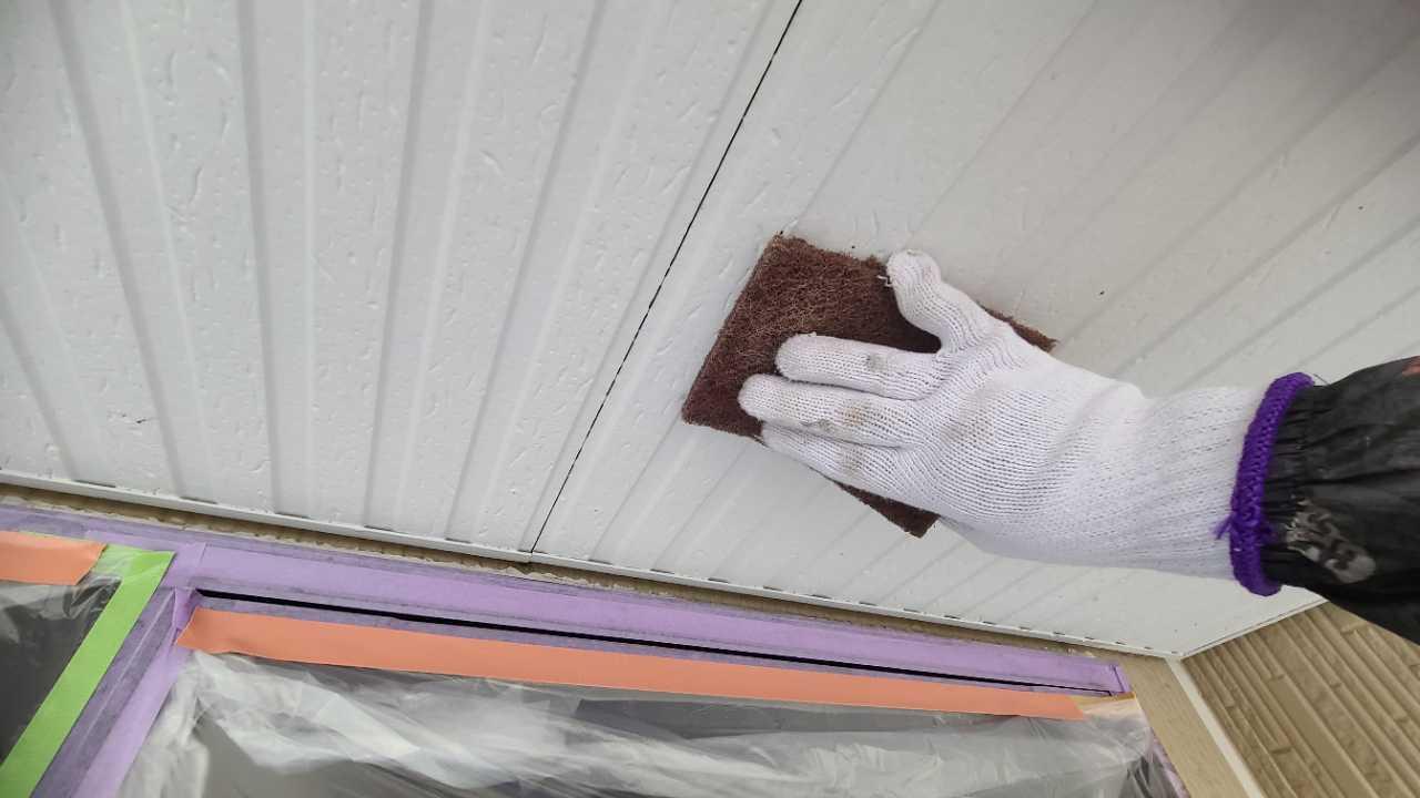 【軒天塗装】ケレン作業