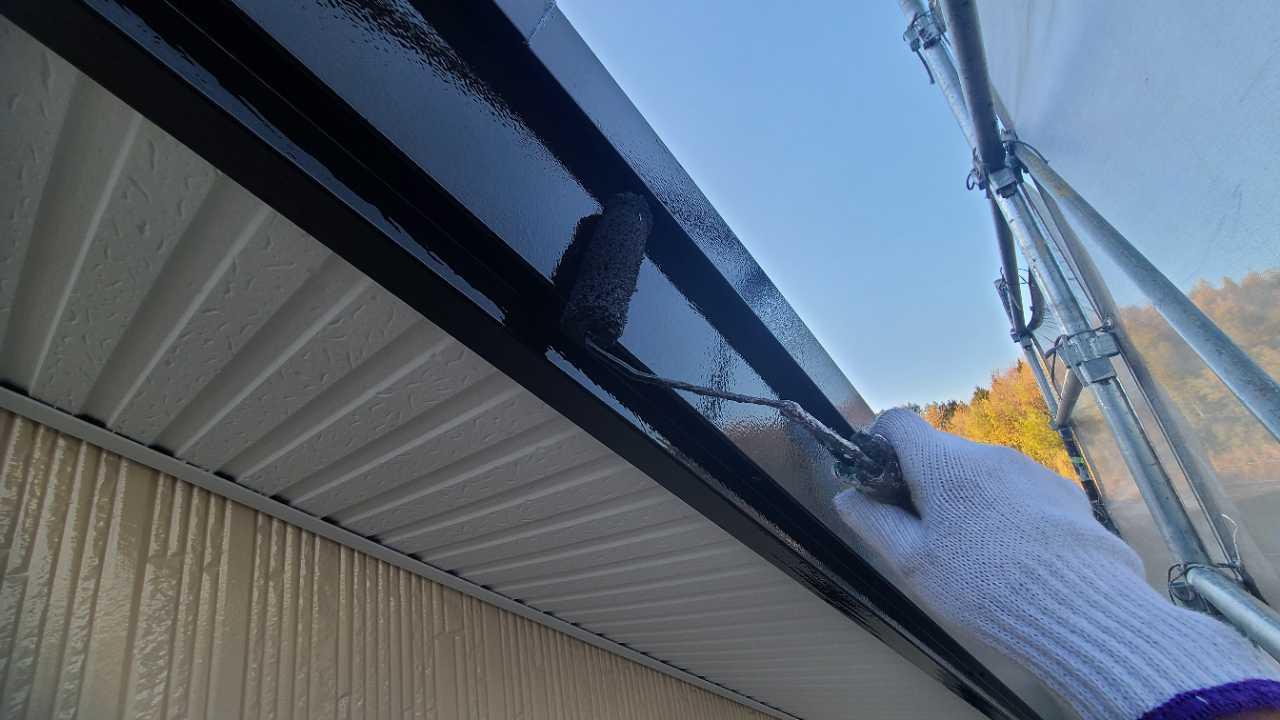 【破風・鼻隠し塗装】上塗り