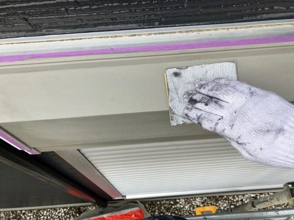 【シャッターボックス塗装】ケレン作業