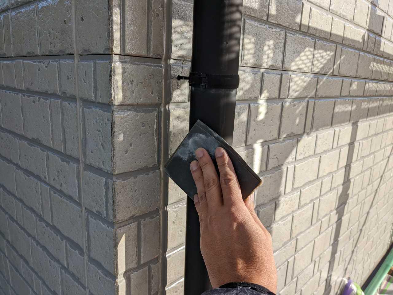 【雨樋塗装】ケレン作業