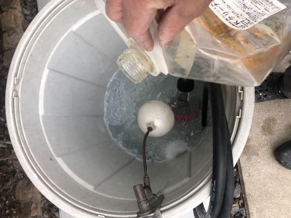 【バイオ洗剤準備】原液混入