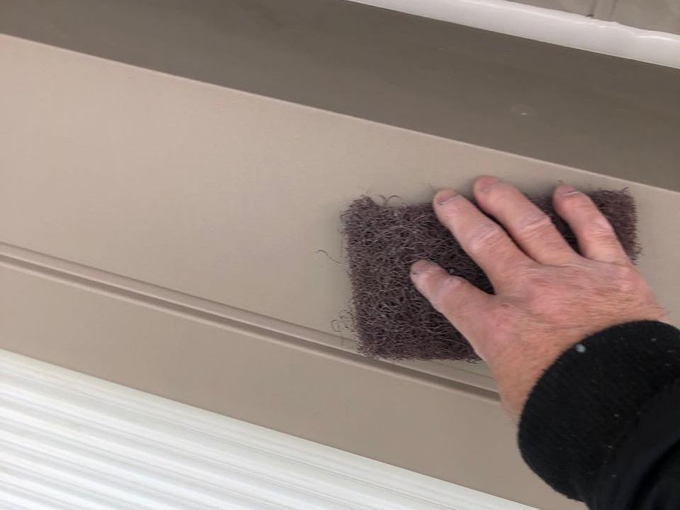 【シャッターボックス塗装】ケレン作業