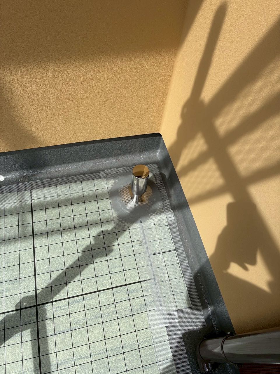 脱気筒を取付けます。