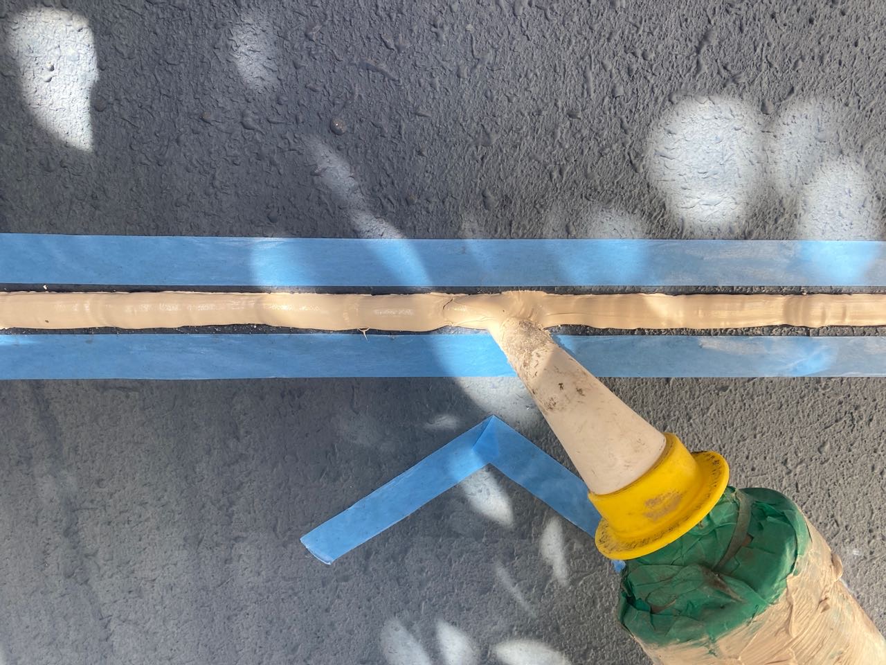 コーキング充填します。