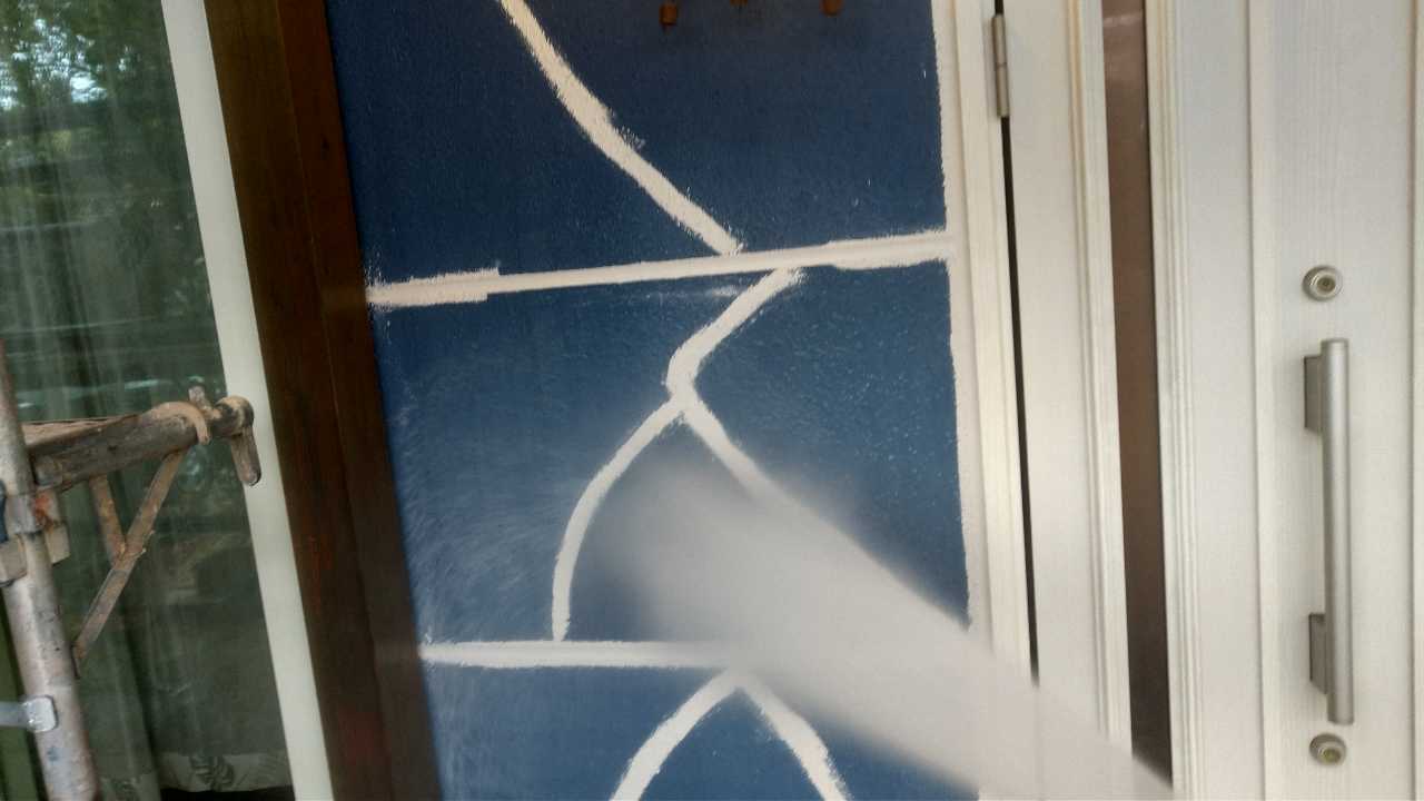 高圧洗浄します。