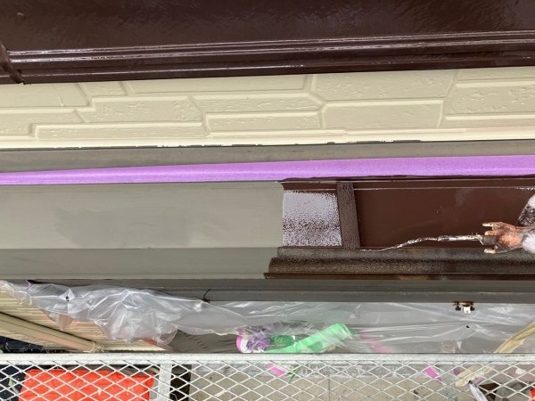 仕上げ塗装1回目です。