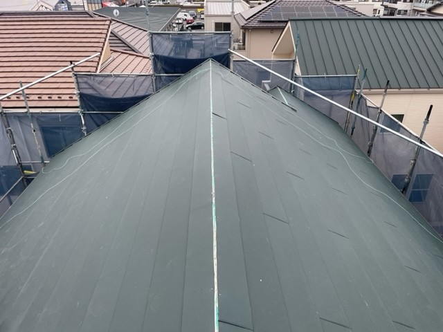屋根材取り付けです。