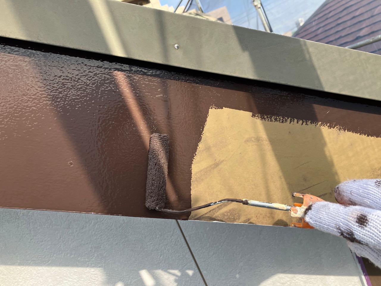 仕上げ塗装1回目です。