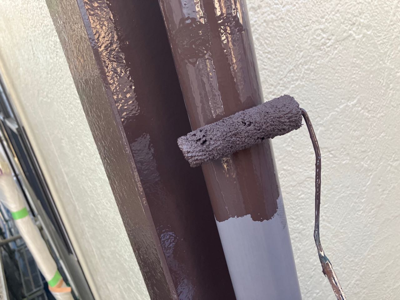 仕上げ塗装1回目です。