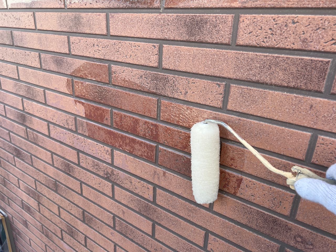 仕上げ塗装1回目です。