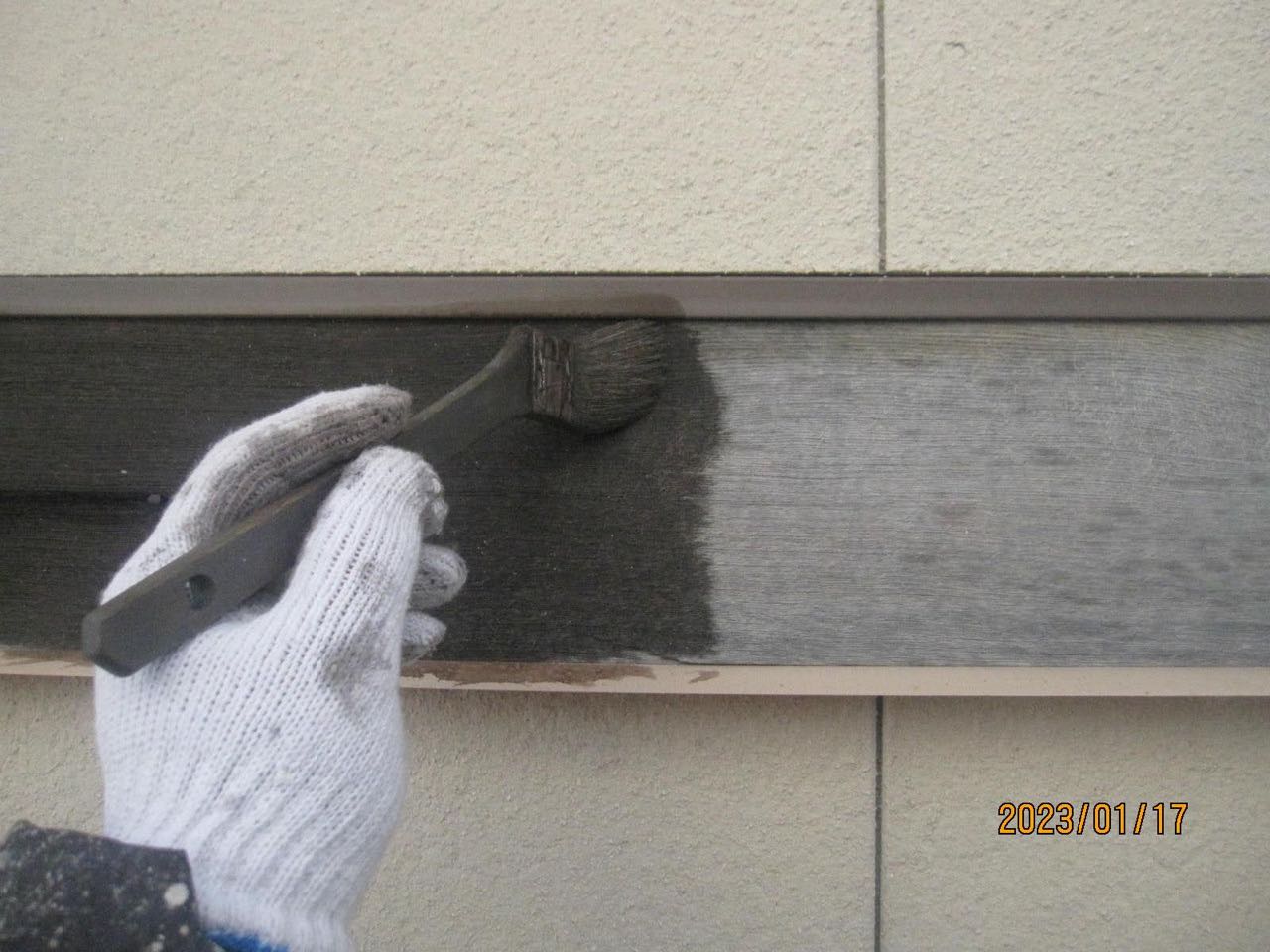 仕上げ塗装1回目です。