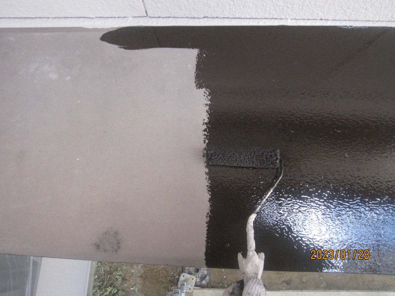 仕上げ塗装1回目です。