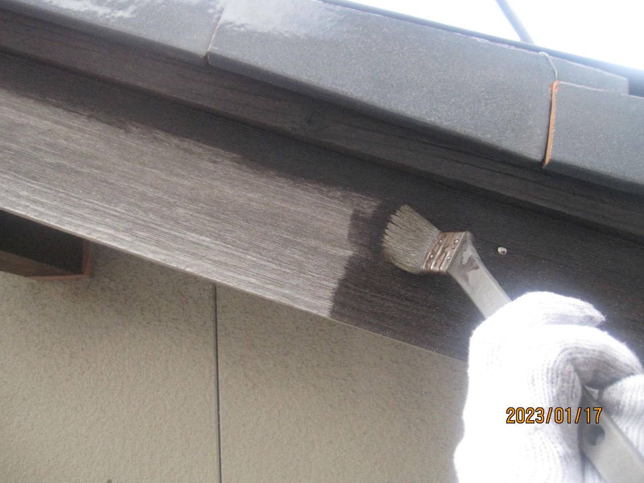 仕上げ塗装1回目です。