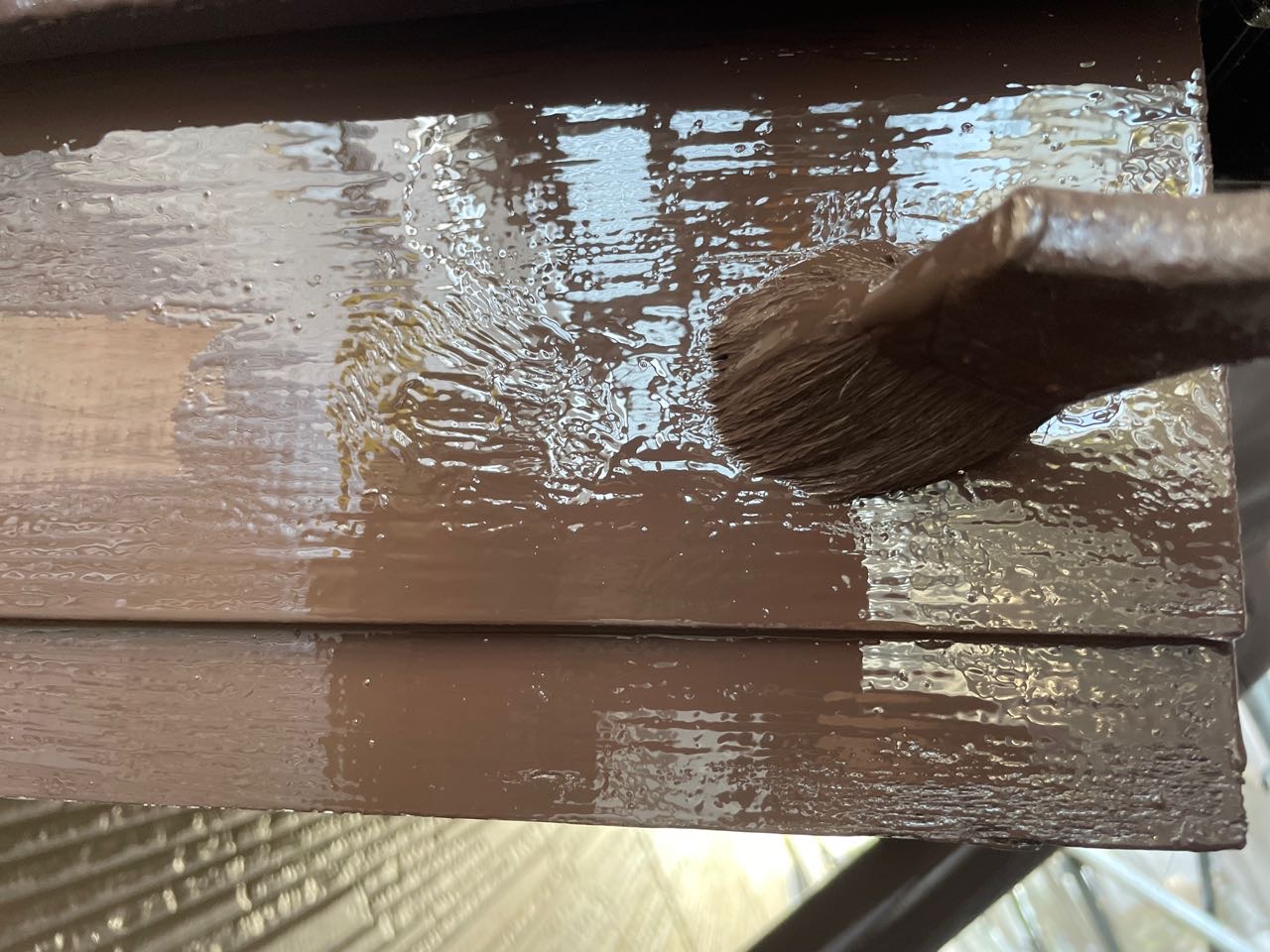 仕上げ塗装1回目です。