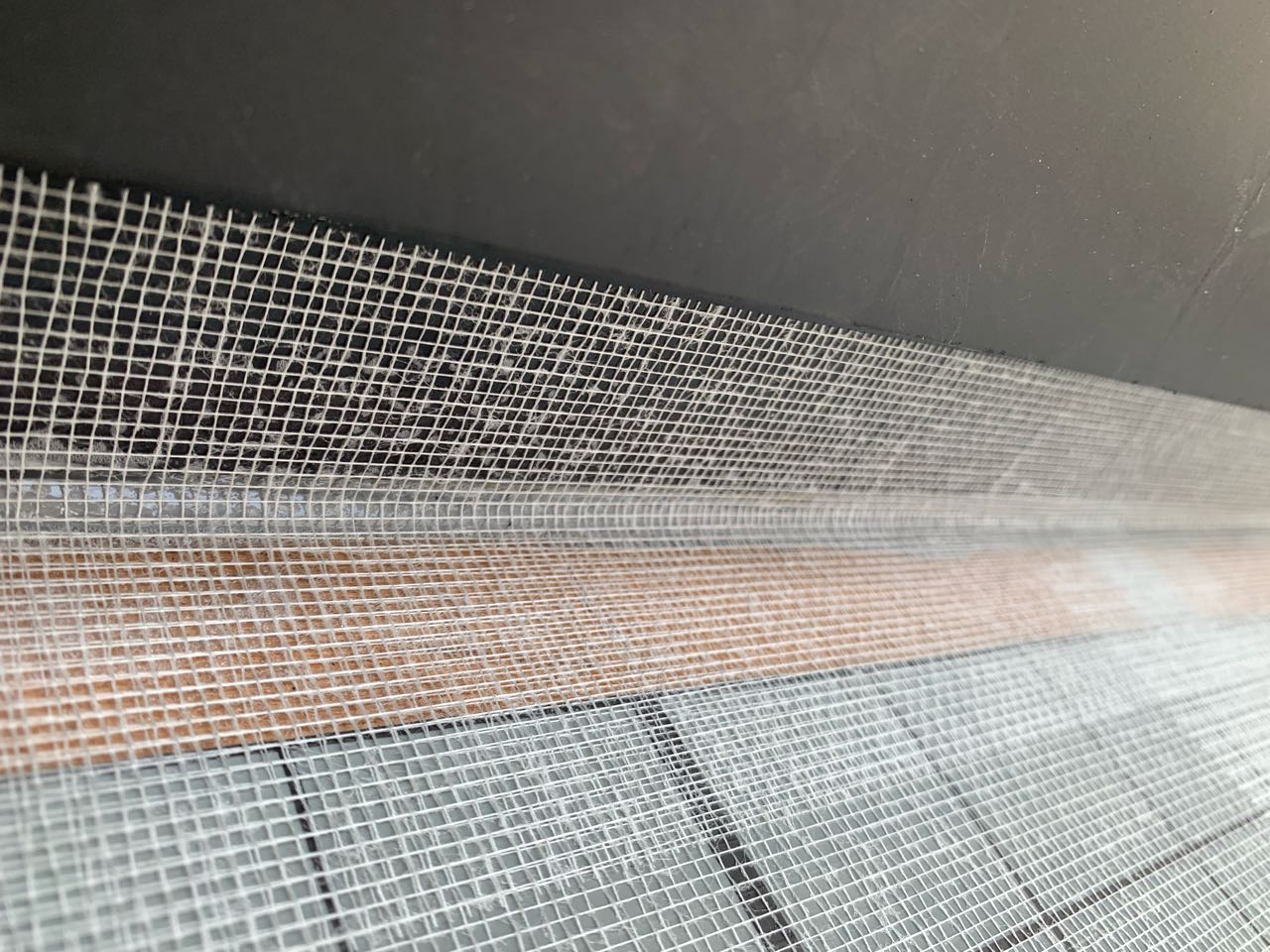 メッシュを貼り強度を上げます。