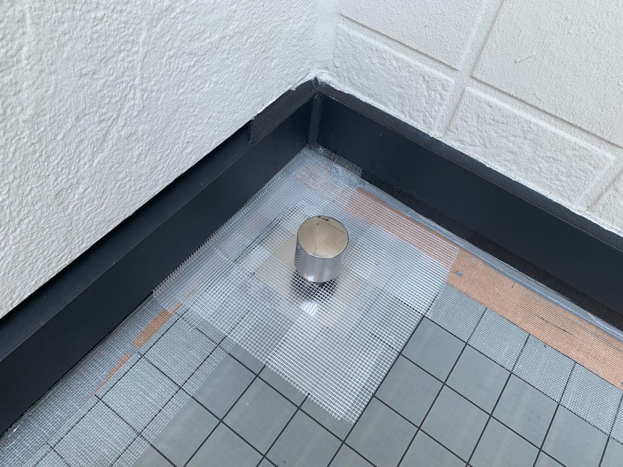 脱気筒を取付けます。