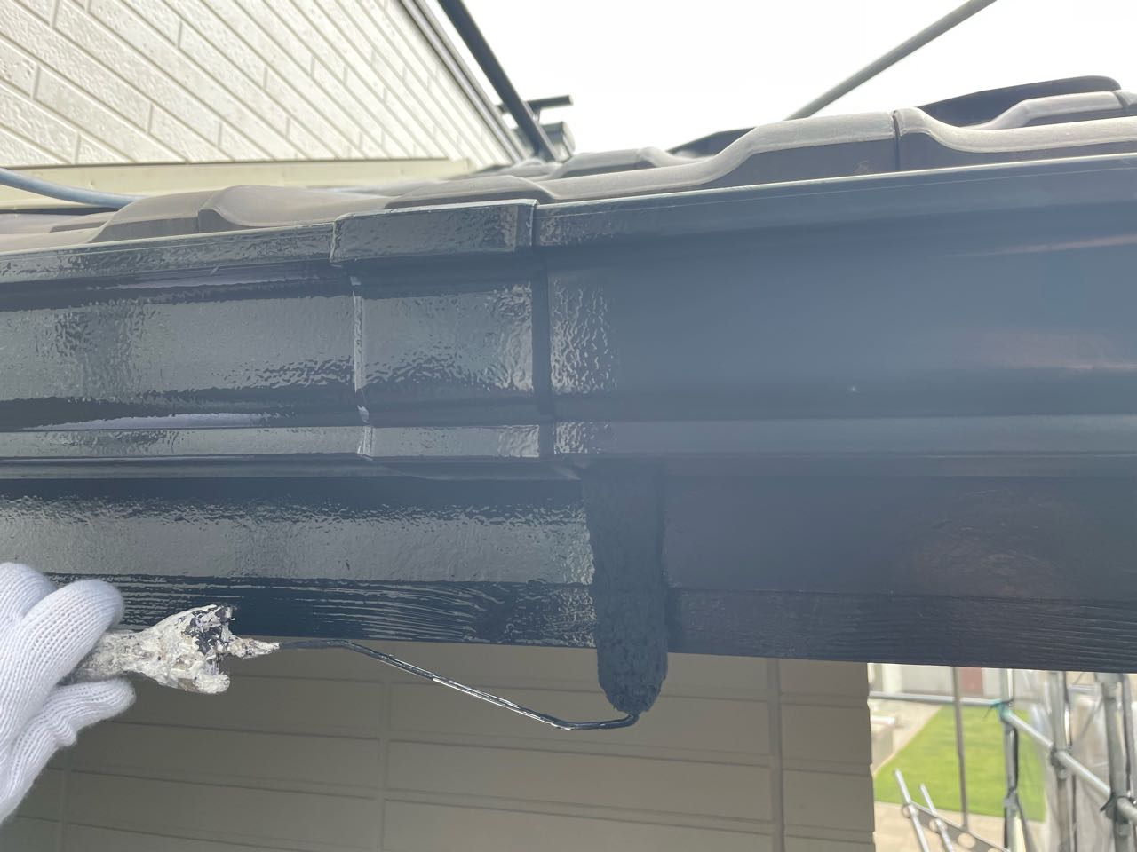 仕上げ塗装1回目です。