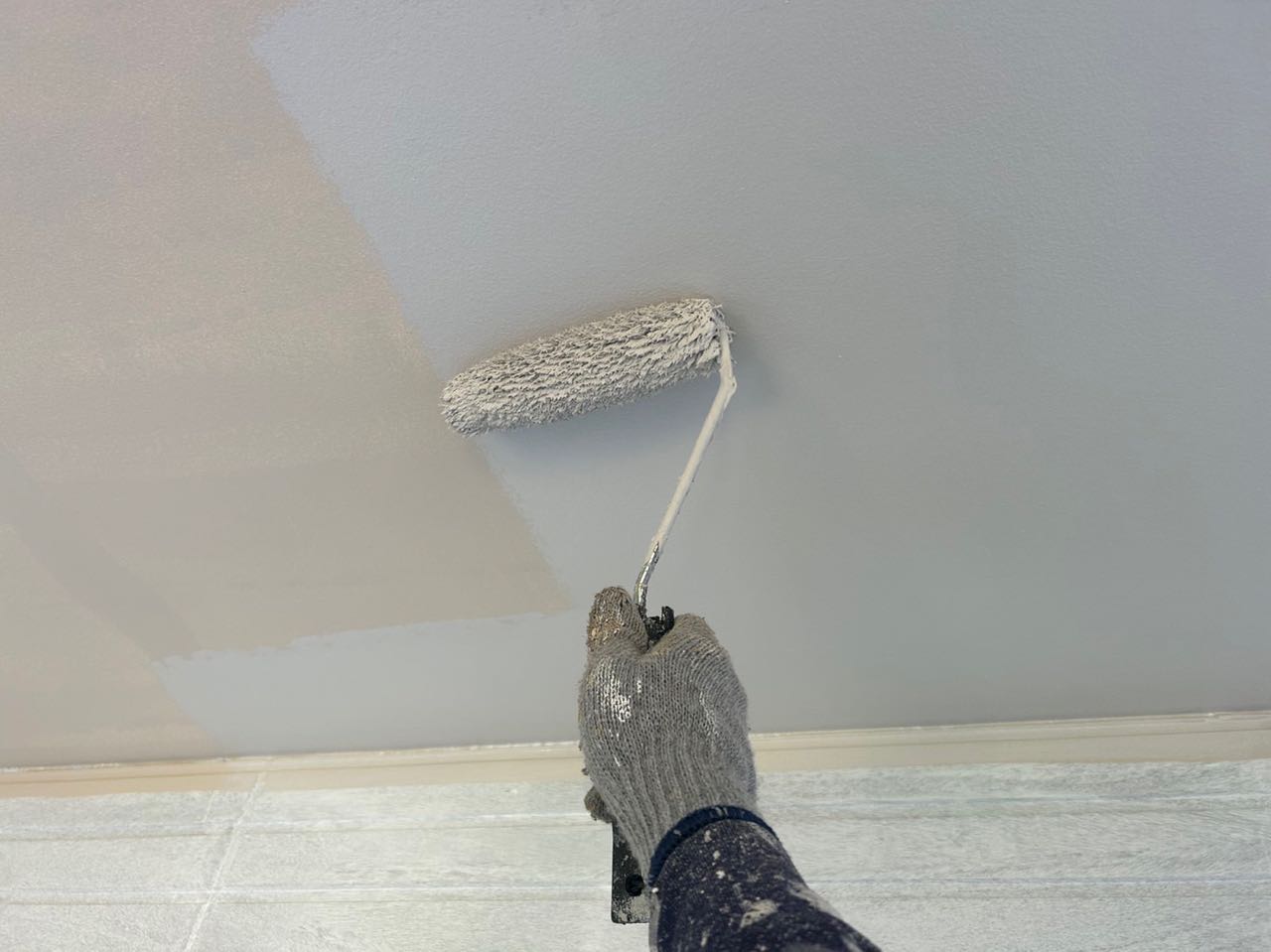 仕上げ塗装2回目です。