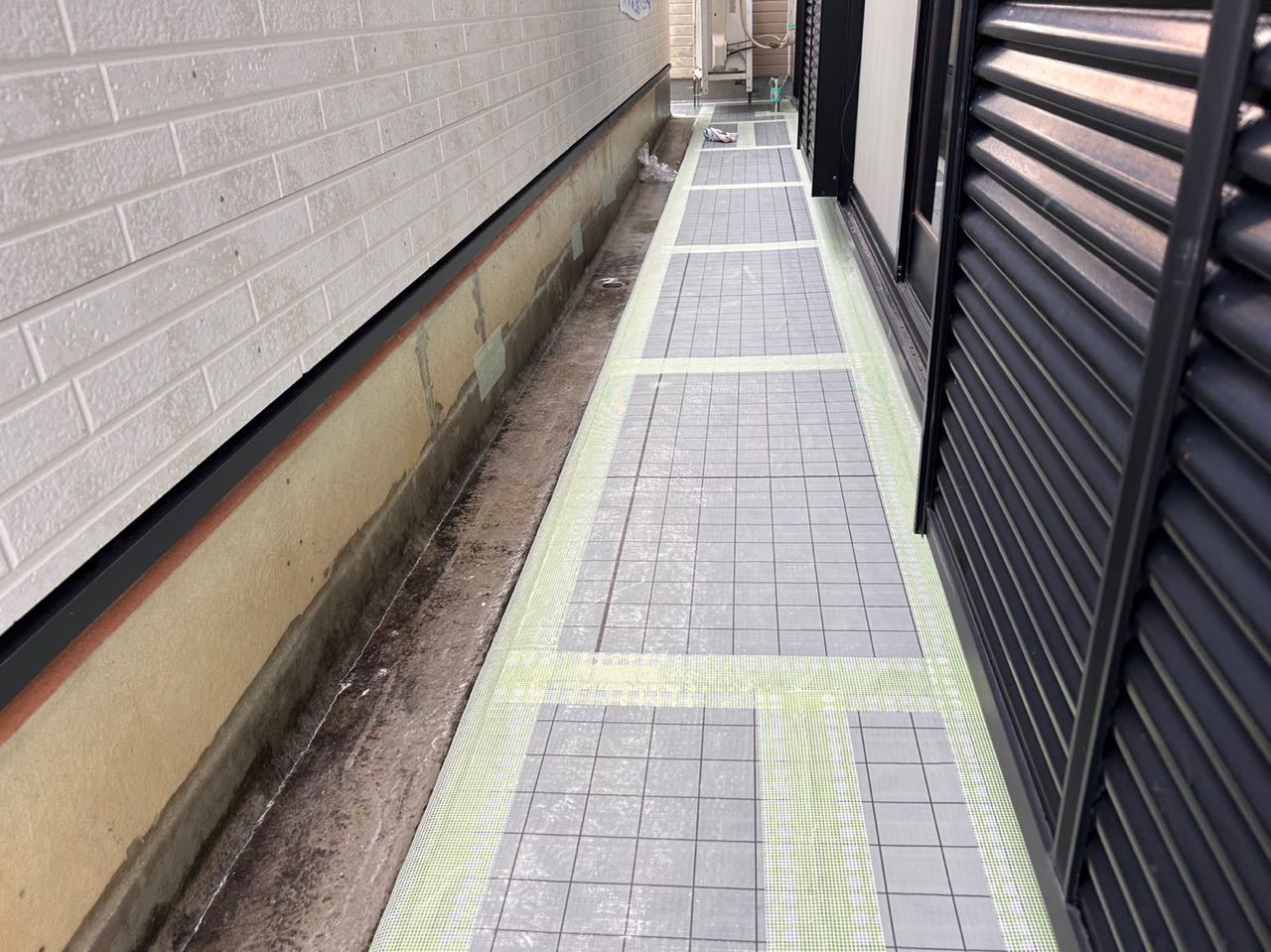 メッシュを貼り強度を上げます。