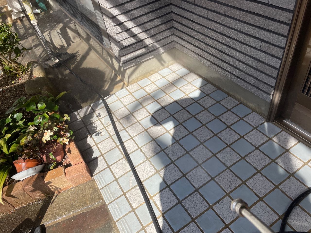 高圧洗浄します。