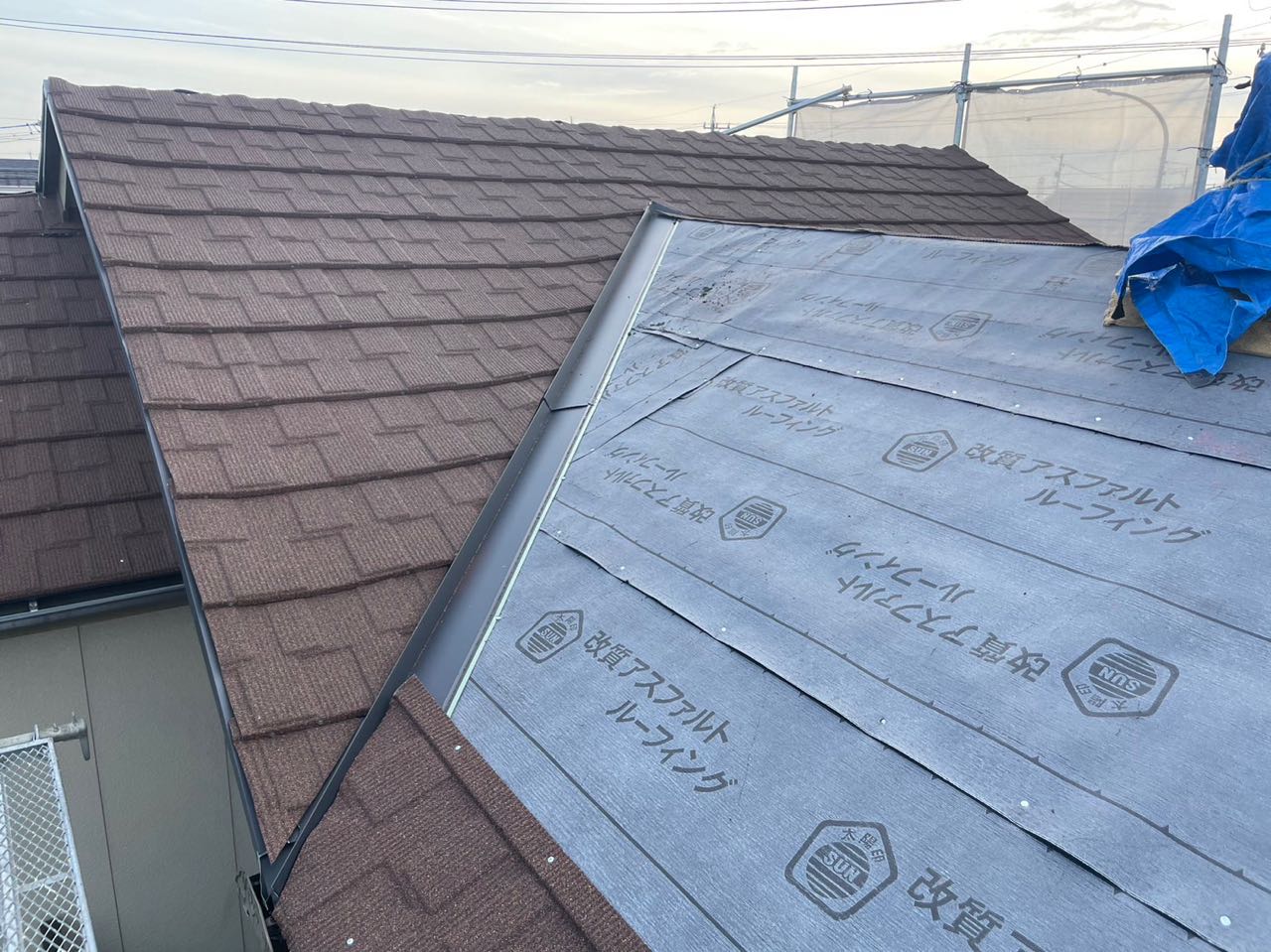 屋根材取り付けです。