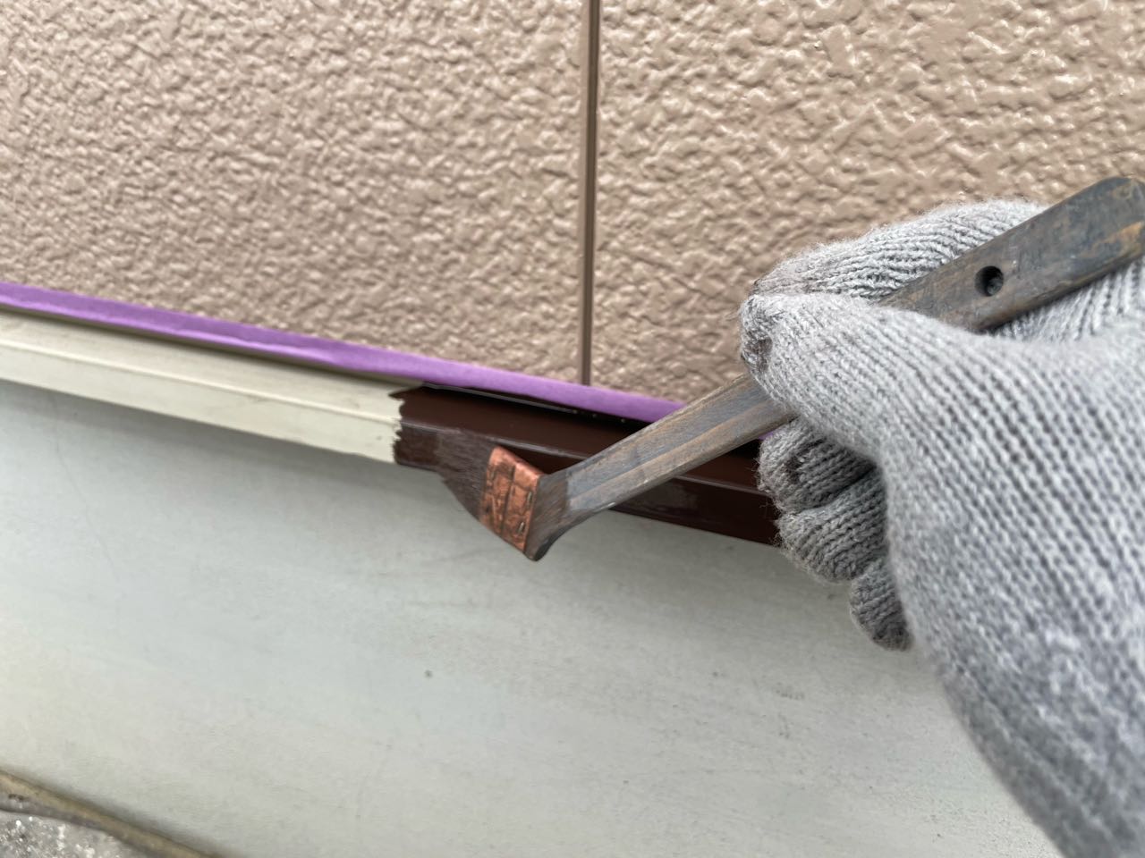 仕上げ塗装1回目です。