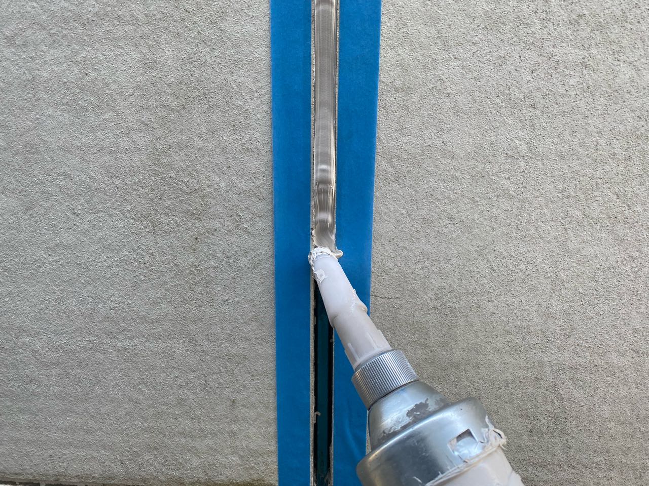 コーキング充填します。