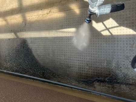 高圧洗浄します。