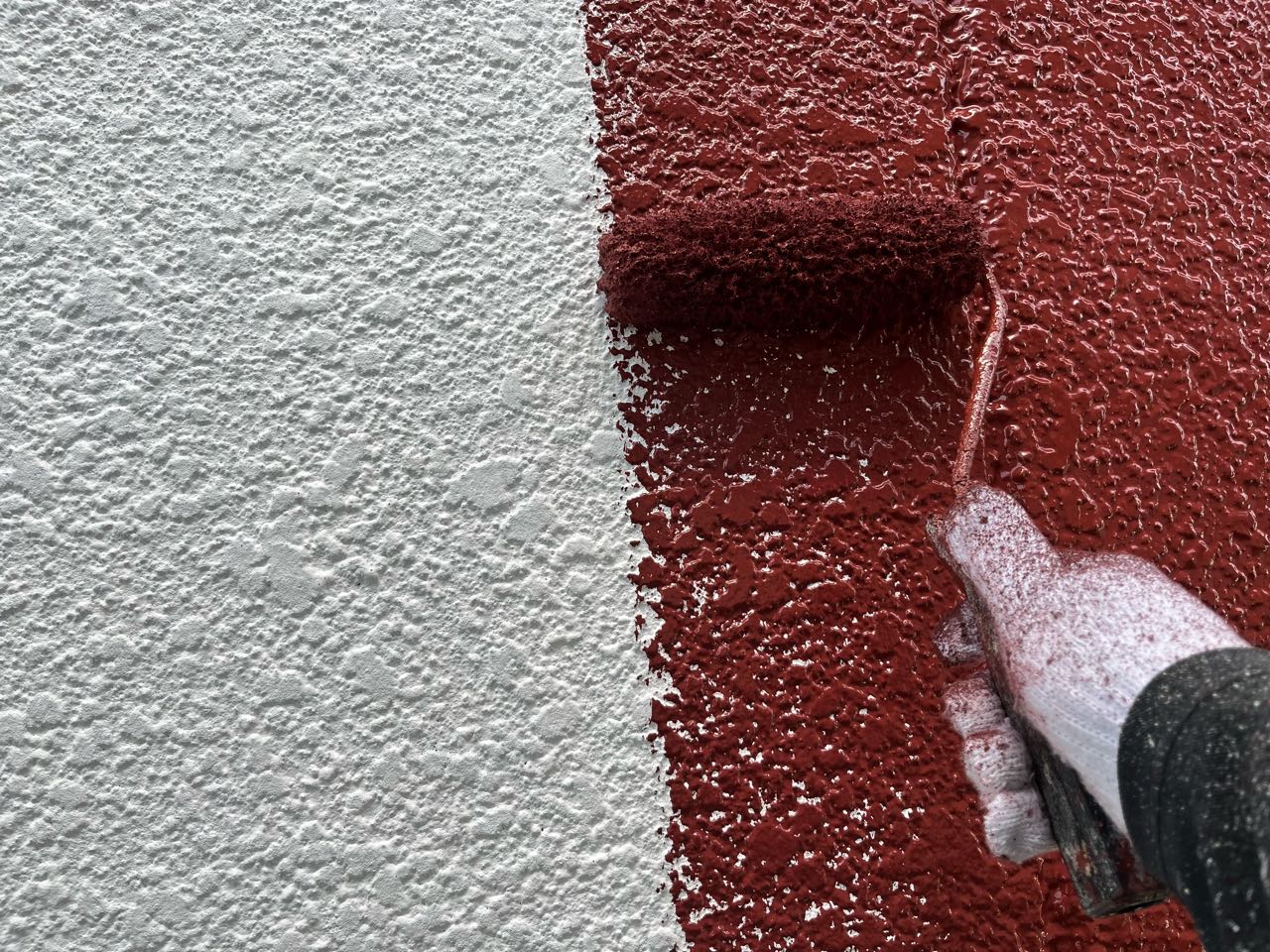 仕上げ塗装1回目です。